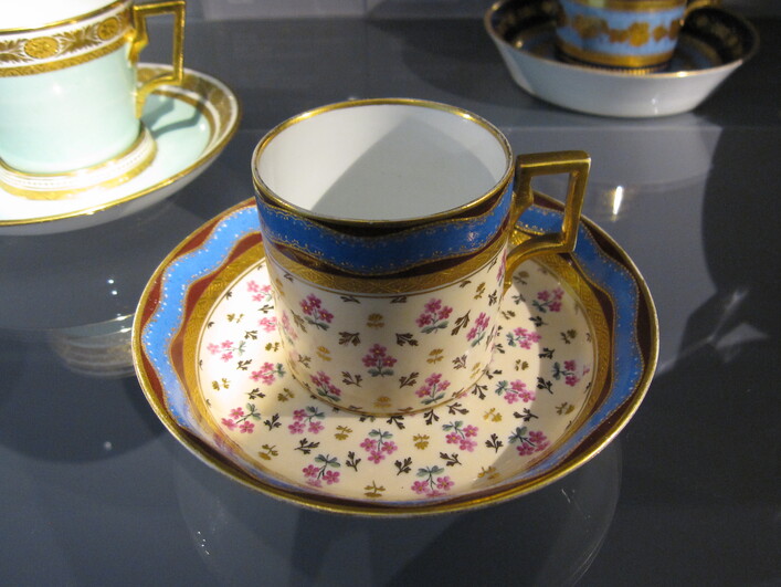 Cup and saucer with raised gilding. Imperial Manufactory. Vienna, 1802. Porcelain Museum Augarten.
