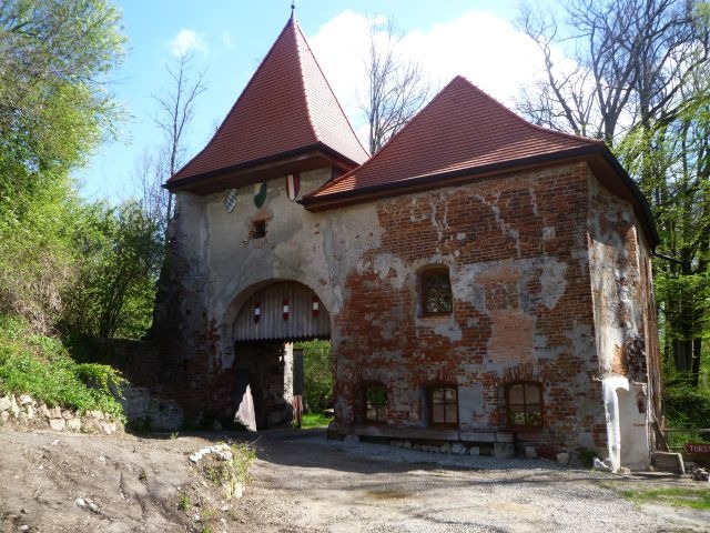 Burg Frauenstein Mining - Torturm This media shows the protected monument with ObjektID 37140 in Austria. (Commons, de, Wikidata)