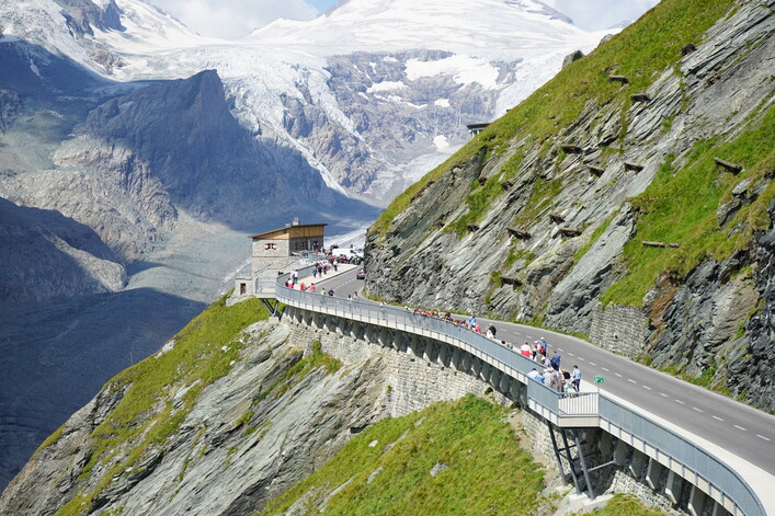 Ansichten von der Großglockner-Hochalpenstraße. Straßensegment.