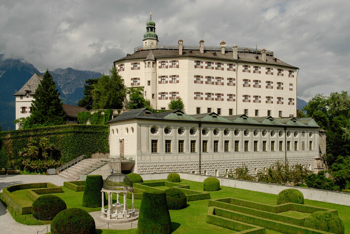Schloss Ambras mit Gartenanlage