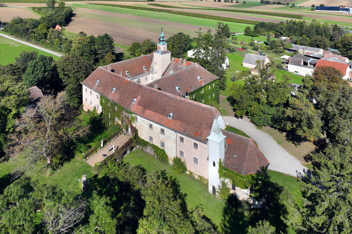 South-southeast view of Poysbrunn Castle in Poysdorf.