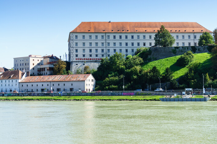 Blick von  Linz-Urfahr über die Donau zum Linzer Schloss  und Schlossmuseum, Schlossberg 1 in Linz 


 

This media shows the protected monument with ObjektID 127352 in Austria. (Commons, de, Wikidata)