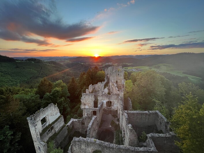 Burgruine Prandegg bei Sonnenuntergang
