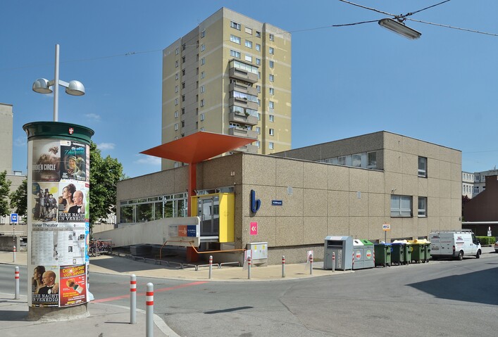 This media shows the Vienna residential building (Gemeindebau) with the ID 250.
