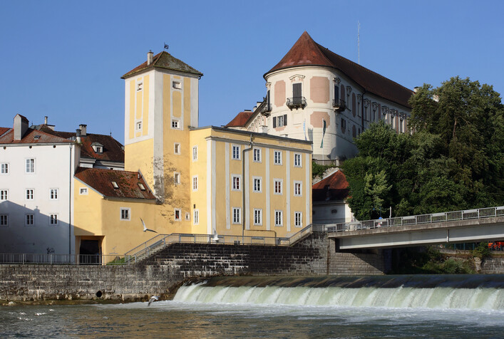 Der Steyrer Wasserturm von der Schotterbank beim Ortskai aus gesehen