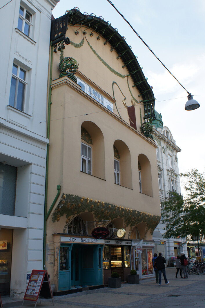 Wohn- und Geschäftshaus