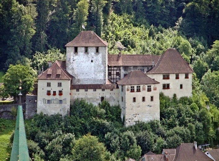 Feldkirch (Vorarlberg): Blick vom Ardetzenberg zur Schattenburg.