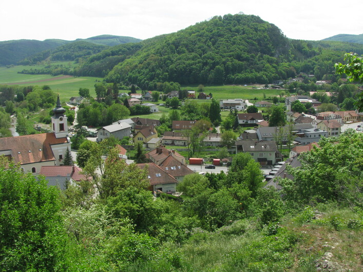 Blick vom Kaiserstein auf Alland und den Buchberg, Niederösterreich