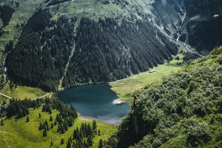 Eine Wanderung zum Hintersee machen