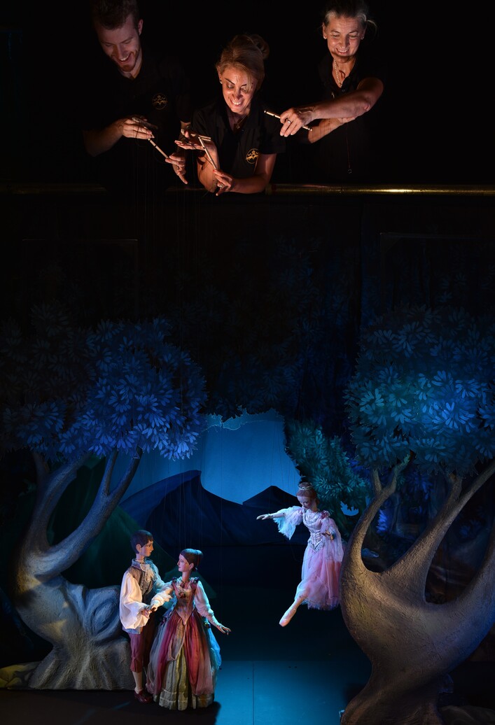 Die Arbeit auf der Bühne erfordert nicht nur höchste Konzentration, sondern ist auch körperlich sehr anstrengend.