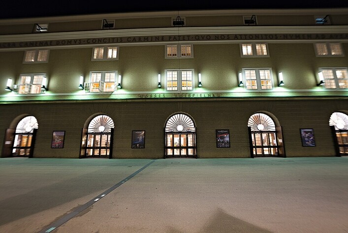 Großes Festspielhaus in Salzburg at night.