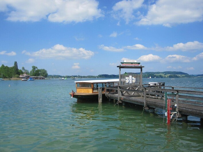 Eine Seenland Schiffahrt genießen