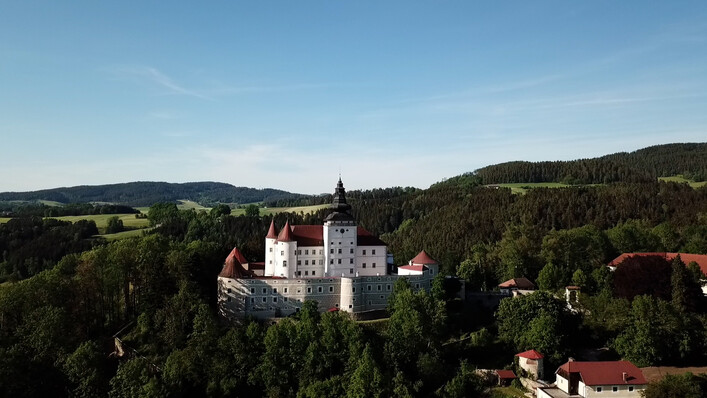 Schloss Weinberg Luftaufnahme