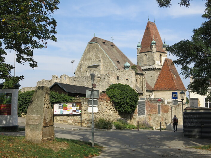 Ehem. landesfürstliche Burg mit Wehranlagen
