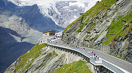 Ansichten von der Großglockner-Hochalpenstraße. Straßensegment.