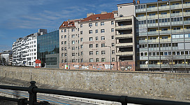 Gemeindebau (Skarethof), Diefenbachgasse 49-51, im 15. Gemeindebezirk (Rudolfsheim-Fünfhaus) in Wien (Österreich)