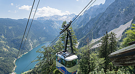 Die Gosaukammbahn bringt Wanderer und Bergfexe im Sommer hinauf auf die Zwieselalm und in das Wandergebiet Dachstein West.