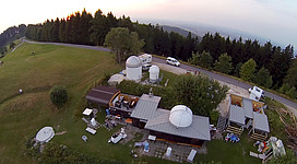Luftaufnahme der Sternwarte am Gahberg in Weyregg am Attersee