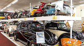 Ausstellung von Oldtimern und Vespas im Vötters Fahrzeugmuseum Kaprun.