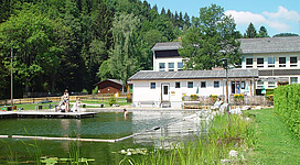 Schwimmen und entspannen im Kraftspendebad