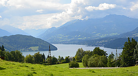 View from Glanz in the community of Ferndorf to the Millstätter See