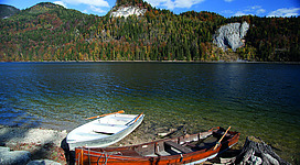 Schwarzensee mit Ruderbooten im 
Vordergrund