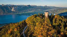 Foto SalzburgerLand Tourismus/Christoph Oberschneider; Aussichtsturm am Kulmspitz im Herbst