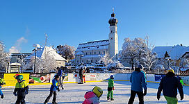 Eislaufen am Eislaufplatz Obertrum am See