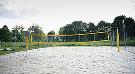 Beachvolleyball spielen  im Freibad Aqua Fun