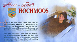 Ein entspannendes Moorbad in Hochmoos. Eine Frau genießt die wohltuenden Eigenschaften des Moorbades.