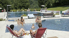 Schwimmen gehen ins Freibad