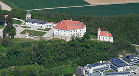 Aerial image of Schloss Viehofen (view from the southeast)