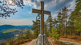 Ausblick vom Gipfelkreuz am Haiderberg in St. Leonhard bei Freistadt
