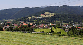 Die Ortschaft Krieglach von Süden aus gesehen, Steiermark, Österreich