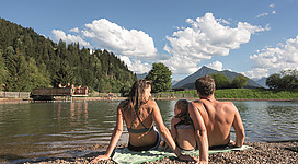 Schwimmen und entspannen im Erlebnisbadesee Eben