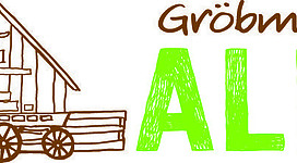 Ein einfaches, skizzenhaftes Bild eines Bauernhauses mit einem Wagen davor. Der Text "Gröbminger ALM" ist in einer Mischung aus Braun und Grün dargestellt.