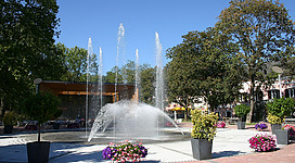 de:Bad Tatzmannsdorf Springbrunnen und Musikpavillon