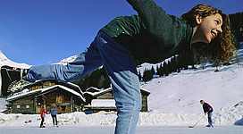 Stockschießen am Asphalt- und Eisstockplatz