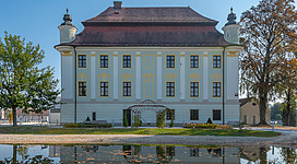Castle Traun was erected as moated castle. Moat and pond were filled up over the years. 2014/2015 the municipality of Traun let edify a new moat.