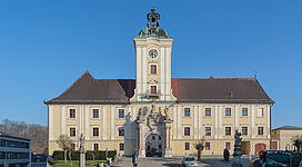 The face with the main entrance of Lambach abbey shows to the west.