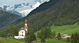 Obernberg mit der Pfarrkirche zum Hl. Nikolaus mit Blick nach Osten zum Olperer




 

This media shows the protected monument with ObjektID 64571 in Austria. (Commons, de, Wikidata)