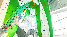 Kletterwand in der Halle