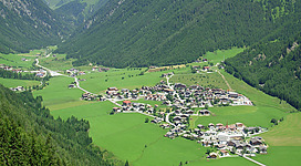 Vals im Valler Tal talaufwärts mit Blick gegen Norden.