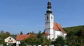 The Catholic parish church of Fischlham was first mentioned in a document in 1179. It has a baroque nave. The church tower is marked 1447 and was equipped with an onion dome in 1734.