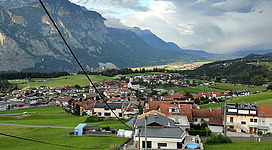 Oberperfuss ist eine Gemeinde mit 3096 Einwohnern (Stand 1. Jänner 2022) im Bezirk Innsbruck-Land in Tirol (Österreich). Die Gemeinde liegt im Gerichtsbezirk Telfs.