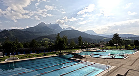 Schwimmen und entspannen im Erlebnisschwimmbad Obsmarkt