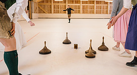 Eisstockschießen in der Eisstockhalle Zloam