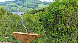 Den Hafenrundweg Seeham absolvieren