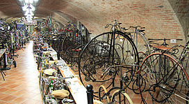 Ausstellungsstücke vorrangig österreichischer Provinienz im Fahrradmuseum in Vösendorf, NIederösterreich