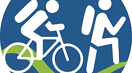 Ein Symbol, das einen Radfahrer und einen Wanderer zeigt. Die Darstellung ist einfach und auf blauem Hintergrund.